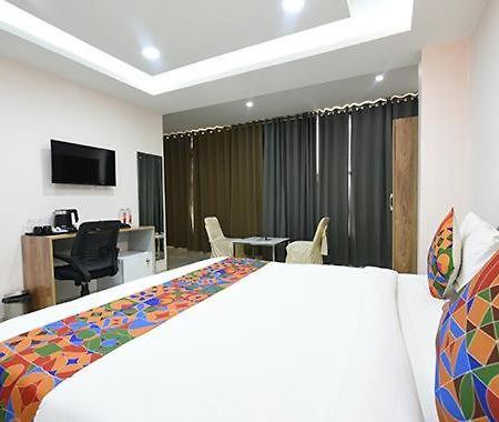 Hotel Immense Residency Faridabad Esterno foto
