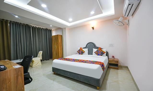 Hotel Immense Residency Faridabad Esterno foto