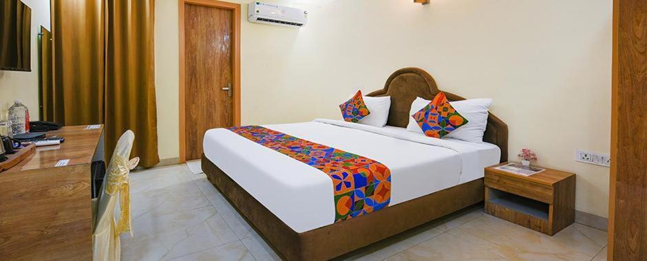 Hotel Immense Residency Faridabad Esterno foto